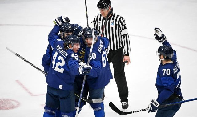 冬奥20日看点：首金得主争最后一金 男冰俄芬争雄