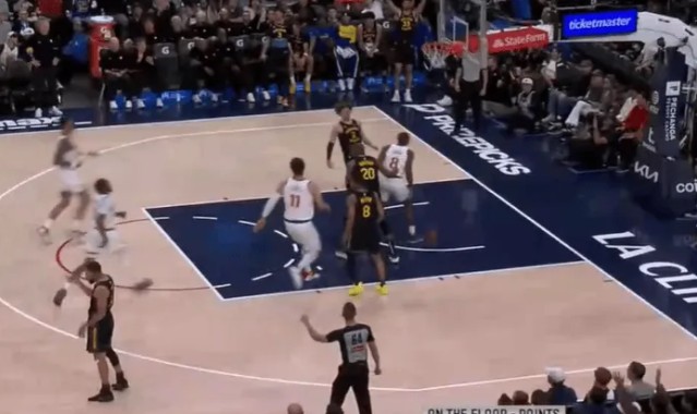 开云官方网-库里第三节连续取分，目前13投7中已经得到22分5篮板