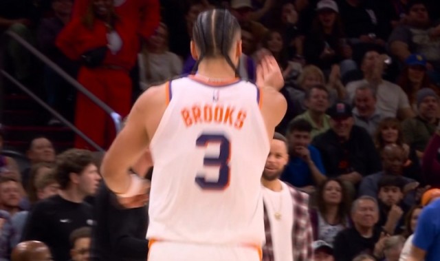 开云网址入口-别和我玩这套！狄龙怼翻桑托斯翻身打进 示意桑托斯假摔